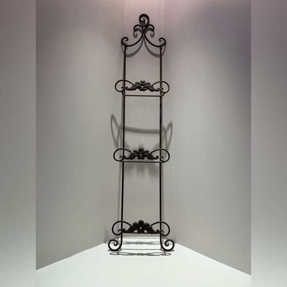 Elegant Display Wall Shelf - Picture 1 of 2